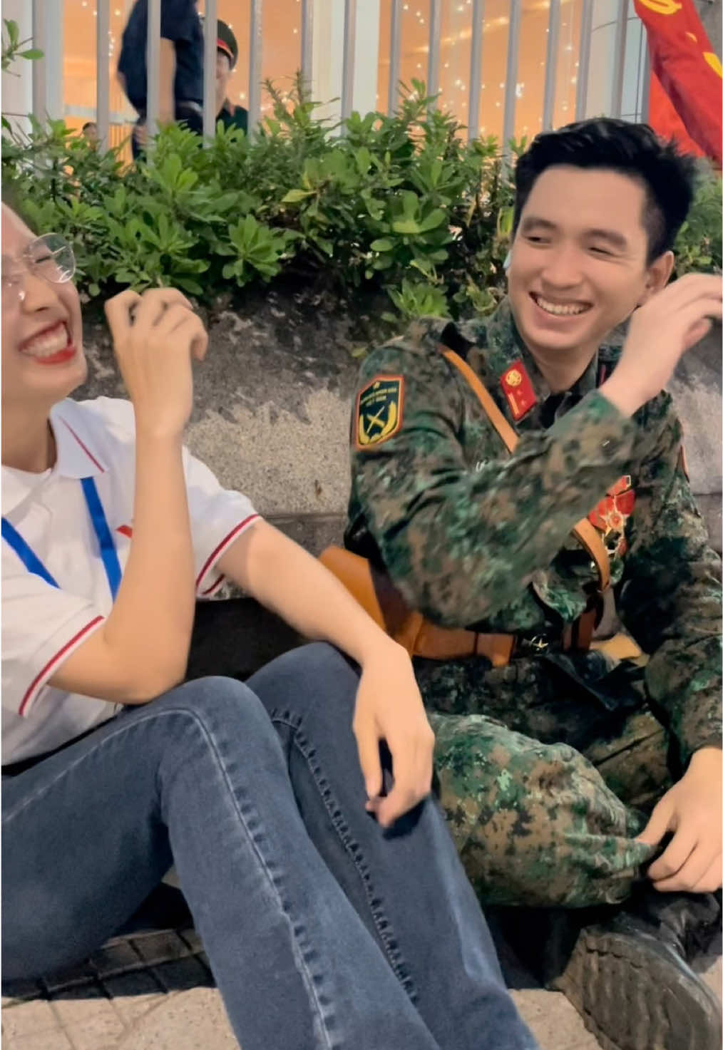 Cái dáng ngồi xuống như 2 người đàn ông nói chiện 👍🏻 Không có suộc phỏng vấn đâu mọi người đừng hóng ạ =))) #btvqueanh #A80 