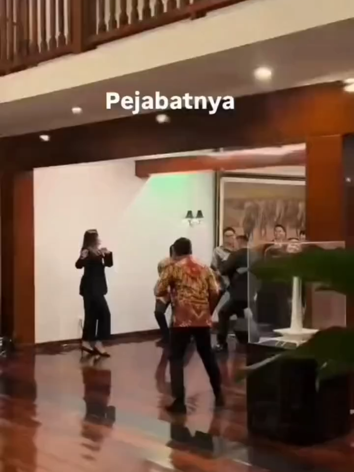 Gimana tanggapannya...#rakyatsejahtera #merdekaindonesia #indonesiaupdate #ViralNews #BeritaViral #JawaBarat #kangdedimulyadi #indonesia #beritaterkini
