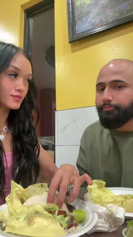 🙈🤪😭 lo amo !  #tacos #jenni #couple #taco 