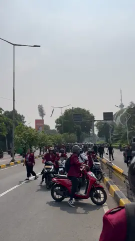 gerakan bersama rakyat mahasiswa universitas bung karno  #jasmerah 