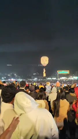 ကောင်မလေးနဲ့တူတူလည်ချင်တာ😣 #တောင်ကြီးတန်ဆောင်တိုင်ပွဲတော် #မီးပုံးပျံပွဲတော် #taunggyi #foryoupage #tiktokmyanmar🇲🇲 