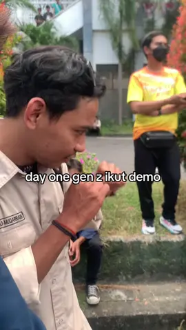 😂😂🤏🏻🤏🏻  #mataram #demo #fyp #unram #mahasiswa #polisi 