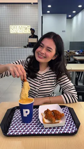 Mukbang With Arysha Yareu ! 😍 #PrettyHotChicken #PHC #ShahAlam #Foodie #Fyp #FriedChicken 