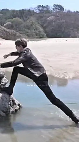 His legs are really too long #wonwoo #원우 #ウォヌ #fyp 