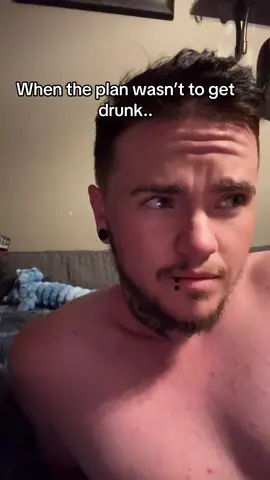 Safe to say I was the life of the party. But happy I’m not in that phase anymore. I don’t miss the blackouts, the not remembering, the having to rely on friends to fill in the blanks. I use todo some crazy shit. Some I have evidence of others not so much. #drunk #past #party #growth #single 