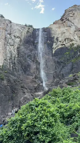 Take me back⛰️ #yosemite #yosemitenationalpark #yosemitefalls #bridalveil #falls 