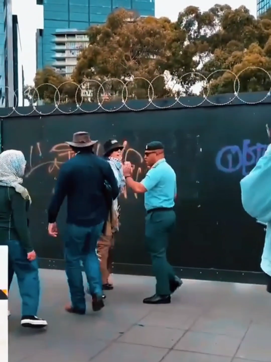 PNG soldier assaulted in Australia by Palestinian Islamic Terror*sts Sympathizers #pngnews #everyone #png #australia #papuanewguinea 