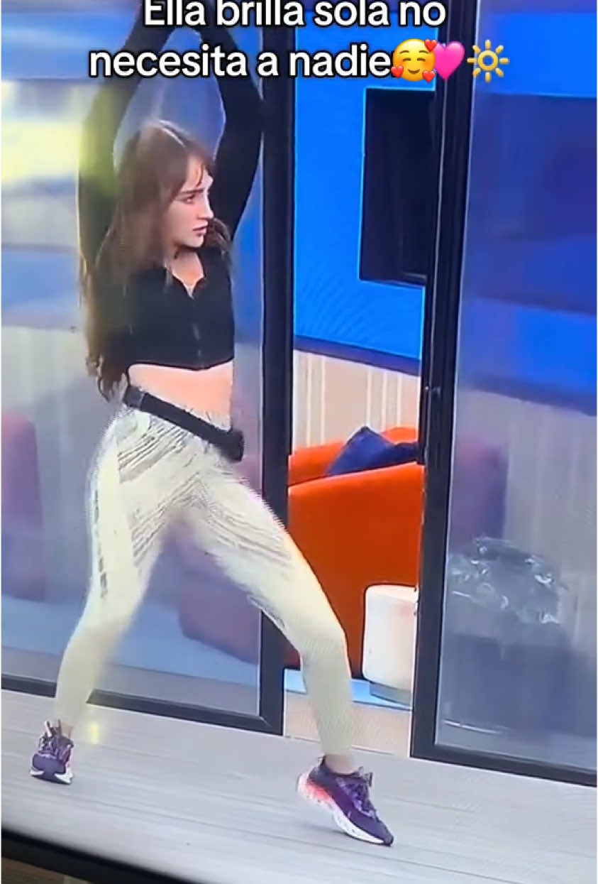 Tirando fLOW 🤪🤣 #todosconelaine  Gracias 🙏 por sus edits 😍 #todosconelaine  #lacasadelosfamososmexico  ##teamelaineharo  #elaineharo  @La Casa de los Famosos México  @K-swiss México  👟
