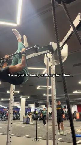 Muscleup routine with my guy ft. one of Crunch fitness’s elite PT’s ft @Qeyontice Harris 😂🤧 #viral #fyp #calisthenics #muscleups #Fitness 