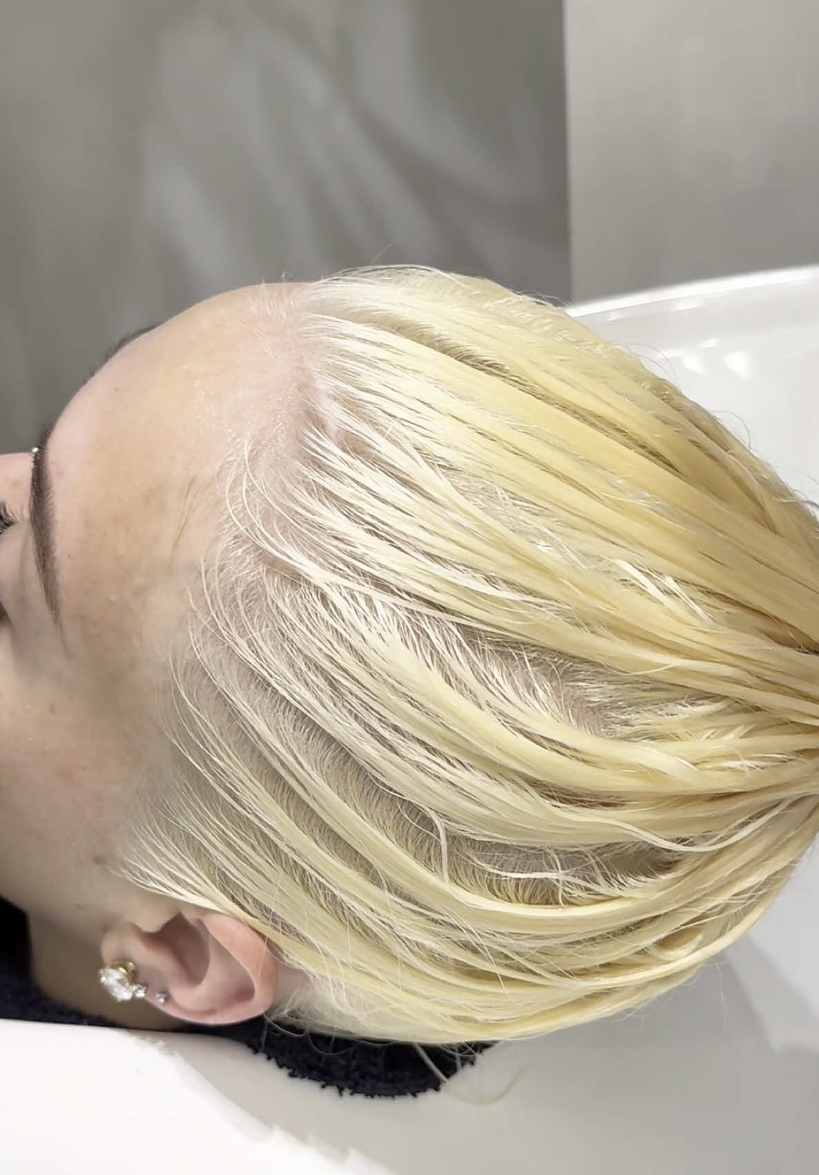 Replying to @ItGIRL 💁🏽‍♀️💅🏽  The recipe for the PERFECT baby blonde, if yall try this formula on your clients tag me so I can see !   @Wella Professionals @Wella Education 
