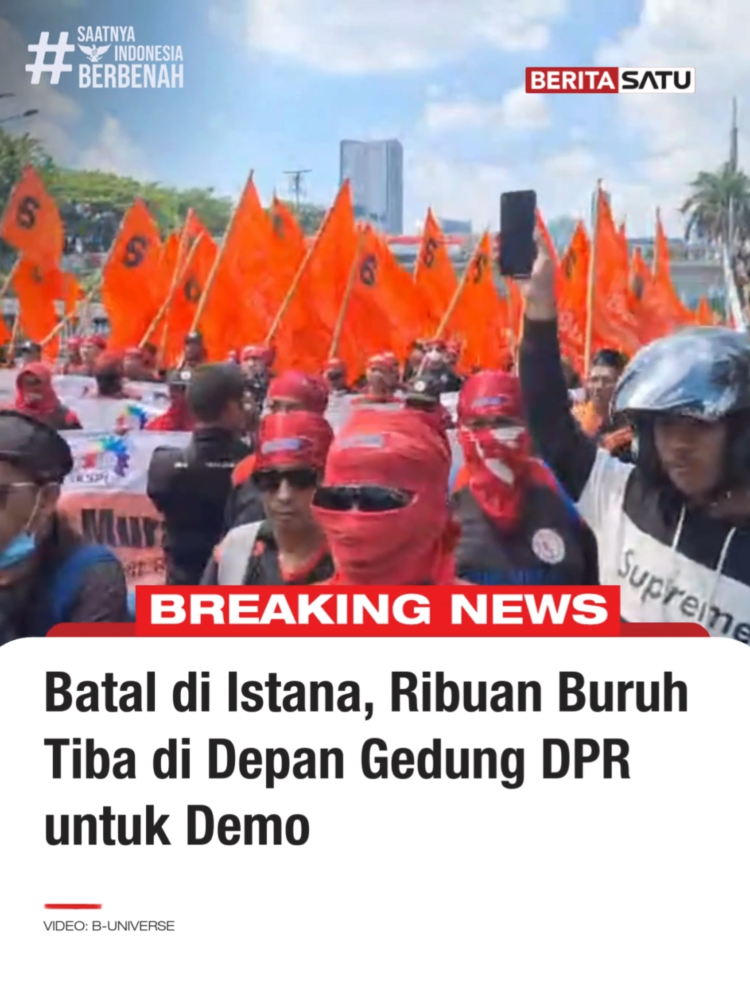 Ribuan buruh mulai berdatangan ke depan Gedung DPR/MPR, Senayan, Jakarta setelah massa buruh batal menggelar demonstrasi di kawasan Istana Kepresidenan, Jakarta, Kamis (28/8/2025). Unjuk rasa hari ini hanya dipusatkan di Jalan Jenderal Gatot Subroto atau depan Gedung DPR/MPR, Senayan, Jakarta. Pembatalan aksi demonstrasi di Istana karena efektivitas dan pertimbangan waktu. Ikuti berita selengkapnya di Beritasatu TV, BeritaSatu.com, & YouTube BeritaSatu! #Demo #DemoBuruh #DPRRI #SaatnyaIndonesiaBerbenah #BeritaSatu