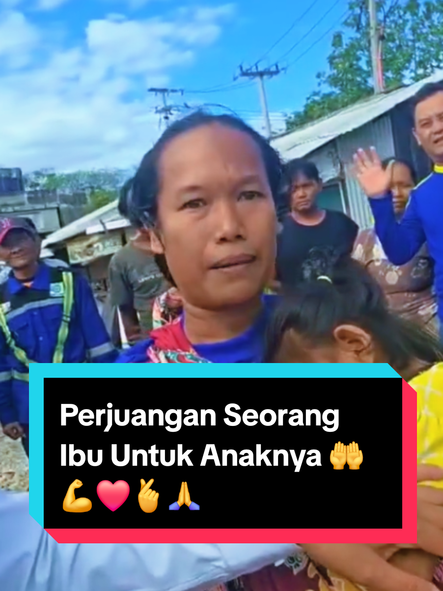 Kang Dedi Mulyadi bertemu seorang ibu yang menggendong anaknya. Karena perjuangan seorang ibu untuk anak-anaknya itu TAK BISA dihitung dengan materi 🙏🫰❤️💪🤲‼️ sc. : dedimulyadiofficial tiktok #kdm #dedimulyadi #kangdedimulyadi #ibu #perjuangan 