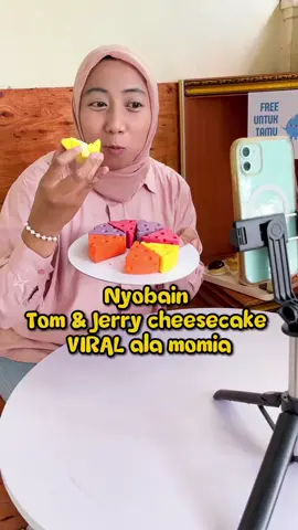 Siapa yang udah cobain 3 menu ini di momia dessert?? 🙋🏻‍♀️ Yang sering banget dicari sama pelanggan momia kalo gak tom and jerry cheesecake, millecrepes, atau gak choux all varian rasa 🤤 Gak cuma menang di crunchy nya aja, tapi soal rasa gak akan kalah juga. Emang debest banget 3 menu ini 😍 Favorit kamu yang mana nih dari 3 menu best seller kita?? ☺️✨ #tomandjerry #choux #millecrepes #offlinestore #cake #Entertaiment #Fun #Lucu #bakery #desserts #Baking #MomiaDessert #Bekasi 