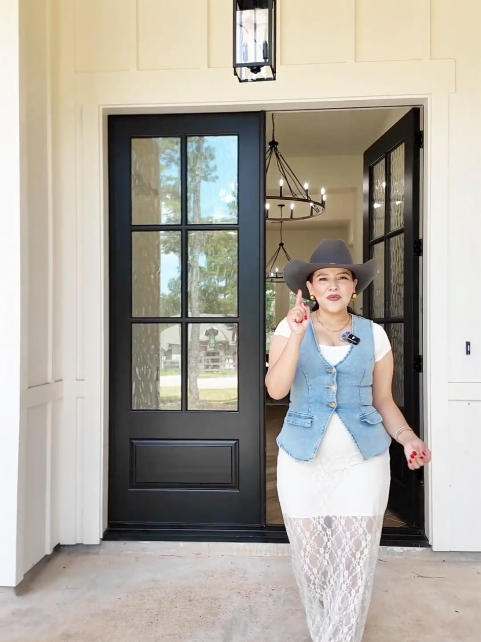 Space, style, and serenity — all in one!  Welcome to 118 Ranger Rd, Huntsville TX — where luxury design meets 1-acre living. 🏡 Nearly 3,000 sq. ft. of elegance 🛏 4 Bedrooms | 3.5 Baths | Private Office ✨ Cathedral ceilings & wood accents 🍴 Gourmet kitchen w/ hidden walk-in pantry 🔥 Cozy living w/ charming chimney 🌳 Front & back porches with LED lighting 💫 The perfect blend of comfort + sophistication. 📲 Call today! 281) 818-9913 | 832) 870-2818 #htx #luxurylife #parati #fyp #countryhomes #countryliving #customhomes #luxuryhomes #dreamhome #newhome #texashomes #casasentexas ##casadeventa #comprandocasa 