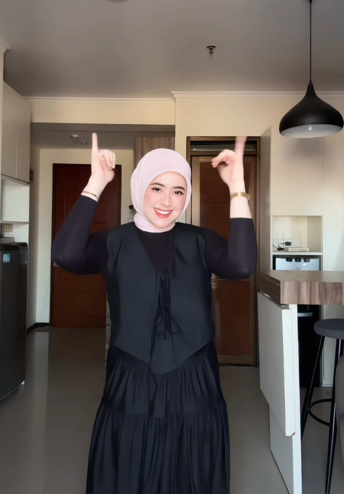 plizz aku lgsg co diwarna lain gemes bgt cantikk!!🤏🏻🖤 #oneset #ootdinspo #outfitideas #ootdhijab #outfit 