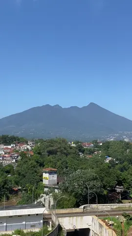 Bogor mode cerah….                             #bogor #batutulis #stasiunbatutulis #foryoupage #fyp 