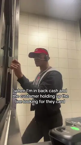 Have yall card out before you leave the speaker 🙄 #foryoupage #wendys #essentialworker #viral #funny 