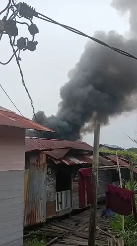 kamis 28 Agustus 2025 jam 11.55 terjadi kebakaran di jl jahri saleh Banjarmasin 