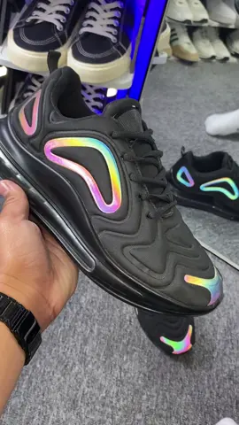 Rekomendasi sepatu cowok keren warna hitam bisa menyala #sneakers #sepatucowok #sneakerscowok #sepatuhitam #sepatunyala 
