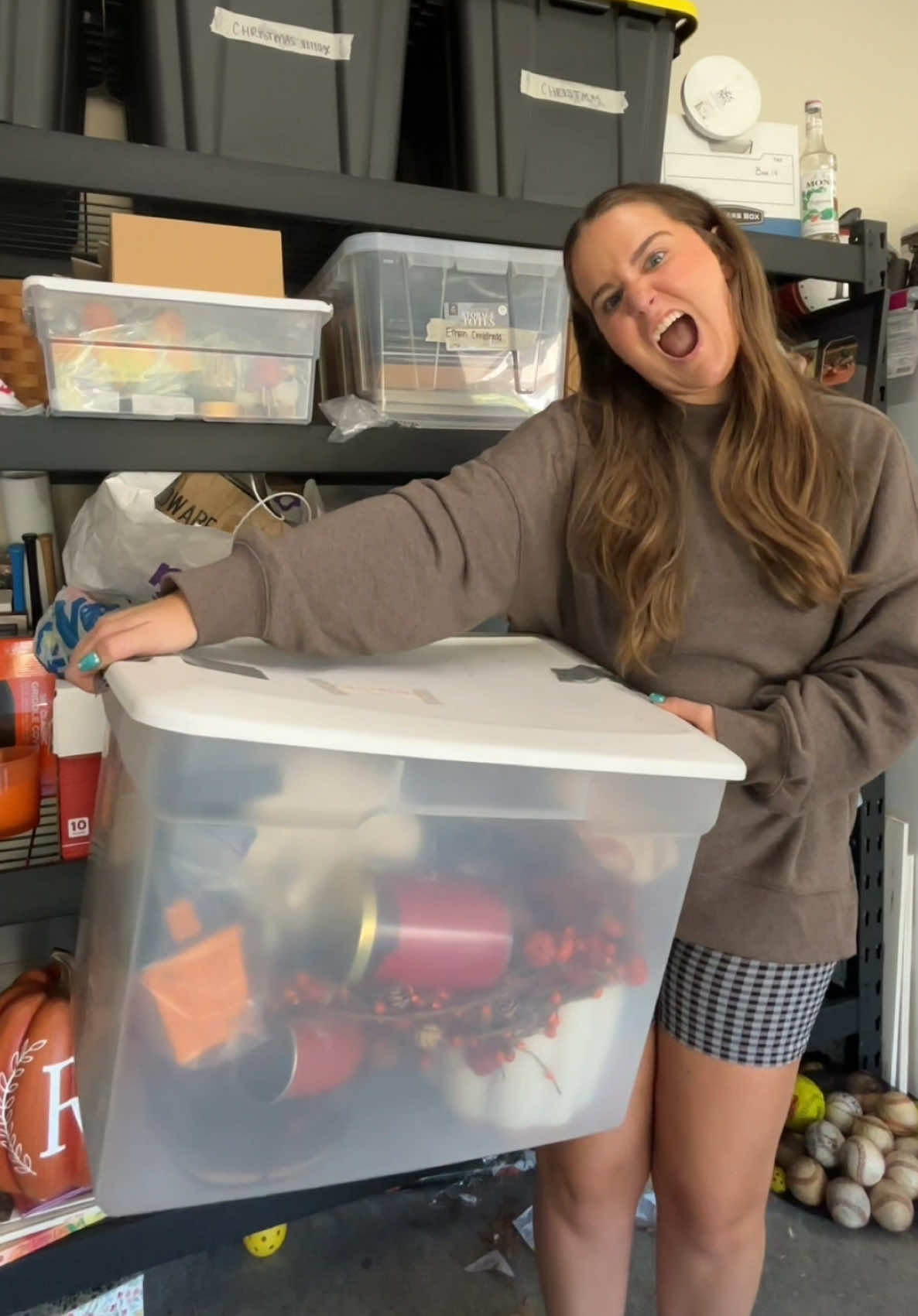 if sweating while decorating for fall is a crime, LOCK ME UP✋🏻🍂🍁 #falldecor #decorating #homedecor #fallvibes #Vlog 