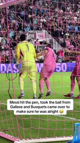 Good friend 😹 #messi #busquets 