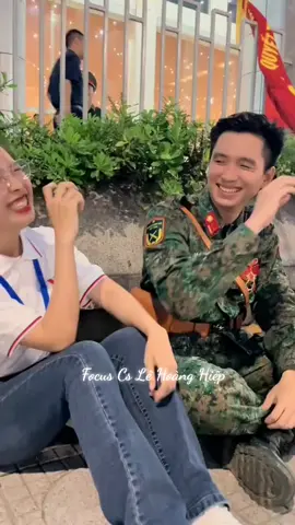 Sơ hở là cười, nói cũng cười, không nói cũng cười, bắt tay cũng cười, ngồi cũng cười. cre: btvqueanh #lehoanghiep #focuscslehoanghiep #A80 #xh 