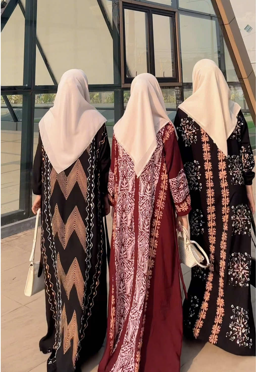 Membalas @hdynaaa Pake Gamis Twill motif kencana, Alamanda, Tulip dijaminnn autooo jadi pusat perhatian oranggg 😜🤭 Buruannn dichekout sebelum kehabisannn 🔥‼️#gamistwillori #gamiswanita #gamisrayon 