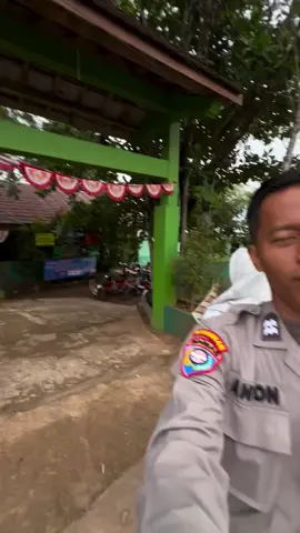 Polres Banjar Gelar Penyuluhan Bahaya Narkoba di SMPN 6 Karang Intan Dalam rangka mencegah dan memberikan pemahaman sejak dini kepada generasi muda, Polres Banjar melalui Sat Binmas menggelar kegiatan penyuluhan tentang bahaya penyalahgunaan narkoba bertempat di SMPN 6 Karang Intan, Rabu (27/08/2025). #poldakalsel #polresbanjar #humaspolresbanjar #polriuntukmasyarakat 
