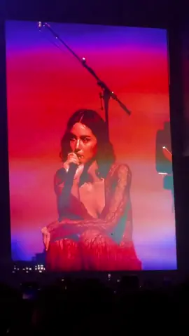 Gracie performing ‘Right now’ tonight in Mexico City. 😭 —📷: roseblushswift #gracieabrams #TSOUDeluxe #tsoudeluxetour 