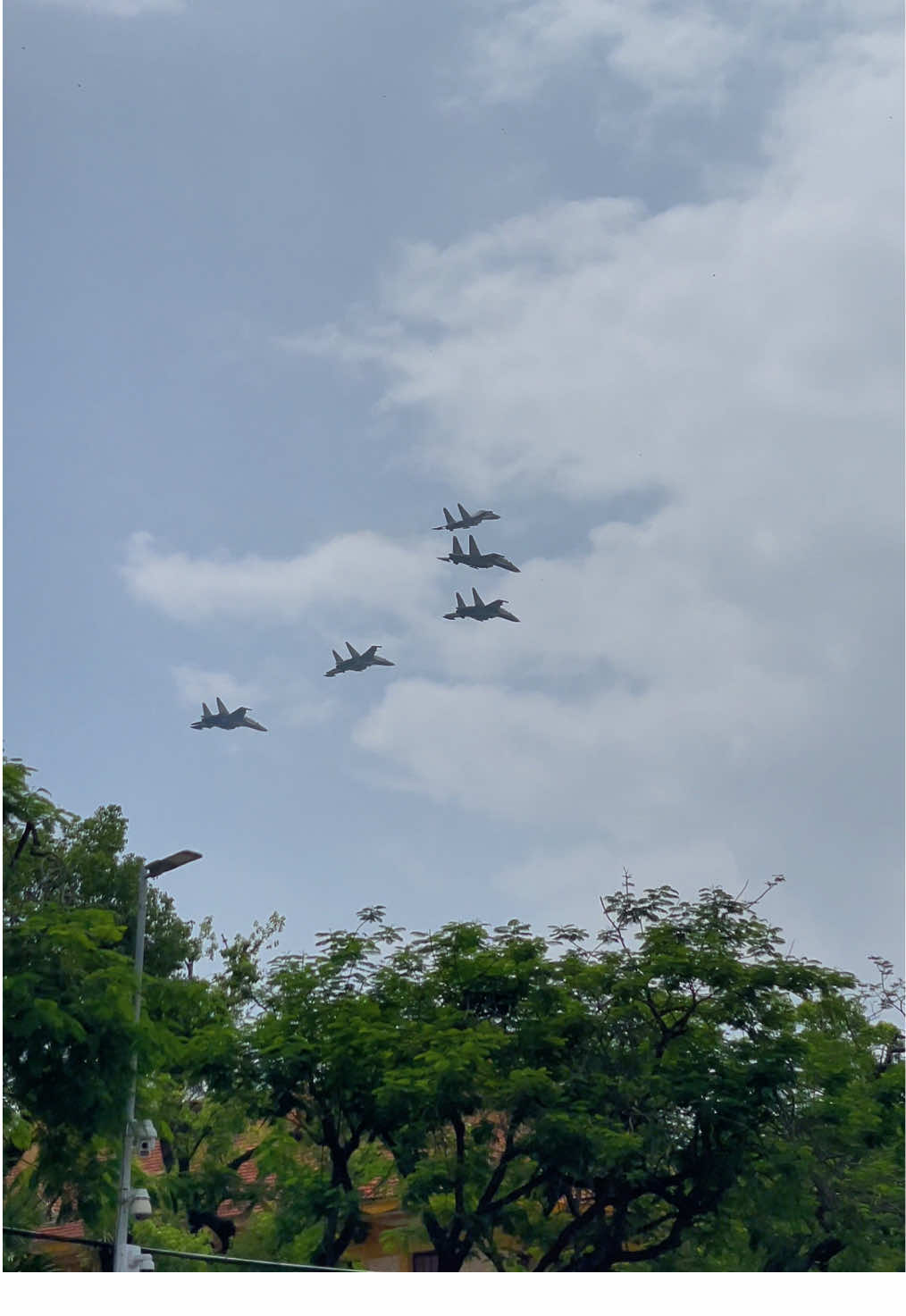 Su30-MK2 diễn tập bù vào sáng 28/08/2025 cùng với nhiều pha nhào lộn trình diễn hơn 😍😍😍 #a80 #su30mk2 #daile2thang9 #concertquocgia #chillnuamemang 