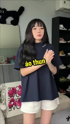 ko còn xa lạ gì với áo thun basic mình hay mặc này nữa rồi #ngthitien #chaching #wearyourluck #onegr 