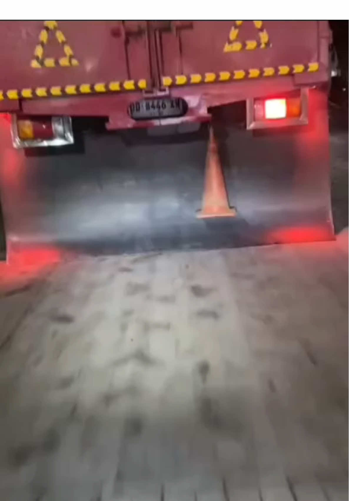 Satlantas polres gowa menindaklanjuti Kendaraan R6 Yang beroperasi dengan Mudguard/Lapelape yang terlalu panjang Sehingga dapat Membahayakan Pengendara Lain.  Kanit Turjawali Satlantas Polres Gowa bersama Kabid Lalu Lintas Dishub Gowa Langsung Melakukan Pencarian dan Melakukan Pemotongan Mudguard Kendaraan Tersebut.