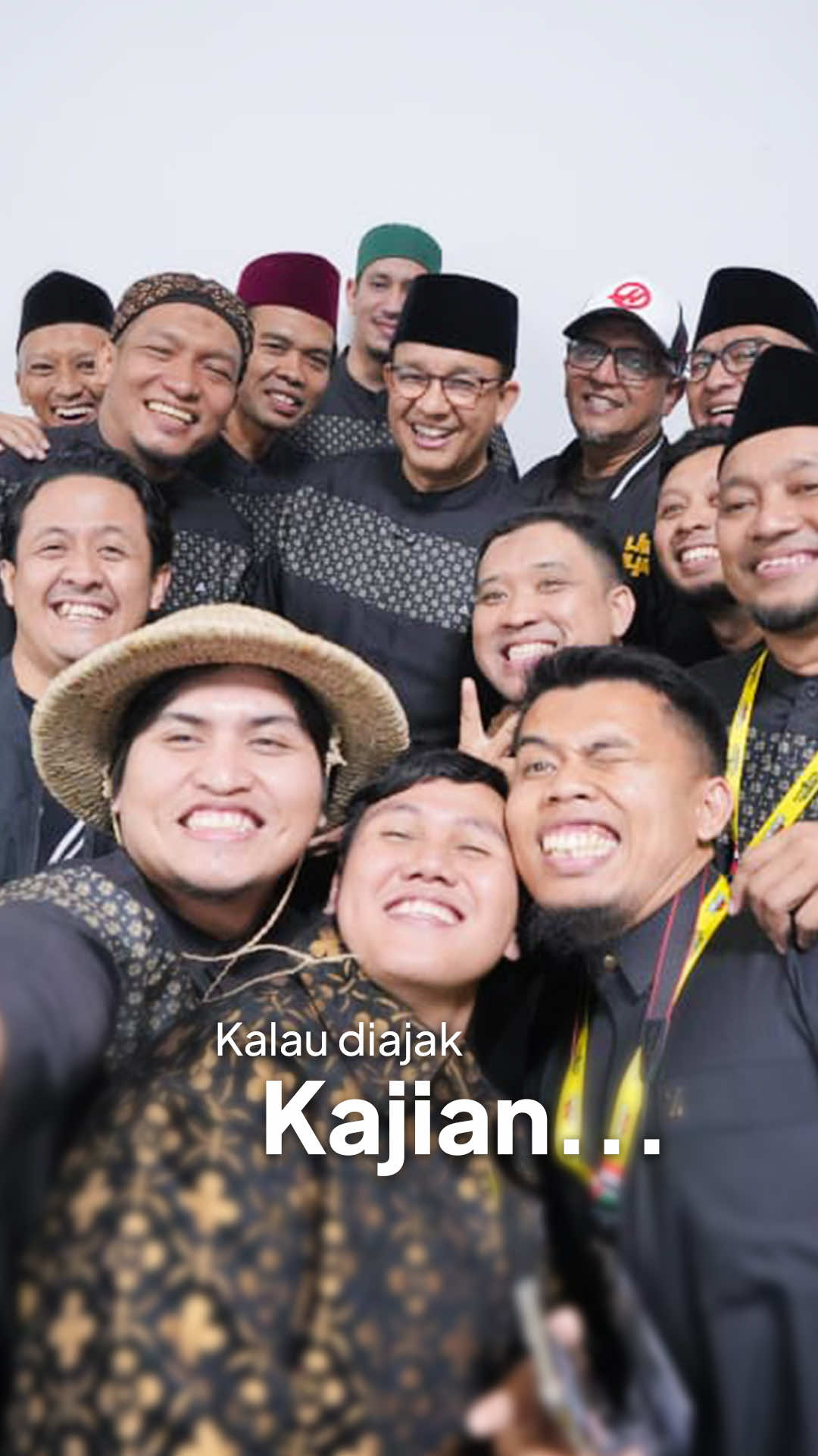 Diajak jalan, ikut. Diajak kajian... ikut juga. Tapi ganti baju dulu ya 🙏🏻
