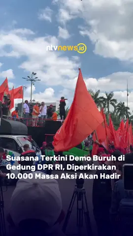 Sebanyak 10 ribu buruh dari berbagai serikat pekerja, akan menggelar aksi demonstrasi besar-besaran hari ini di depan Gedung DPR, Senayan, Kamis, 28 Agustus 2025.  Aksi nasional ini diprakarsai oleh partai buruh, koalisi serikat pekerja, termasuk di dalamnya Konfederasi Serikat Pekerja Indonesia (KSPI). Adapun isu utama yang akan disampaikan adalah mengenai tuntutan penghapusan outsourching (alih daya) dan menolak upah murah, serta menaikkan Upah Minimum Tahun 2026 sebesar 8,5% sampai 10,5%. Kedua, setop pemutusan hubungan kerja (PHK) dan menuntut pembentukan Satgas PHK. Ketiga, reformasi pajak perburuhan dengan menaikan penghasilan tidak kena pajak (PTKP) menjadi Rp7.500.000 per bulan. Itu juga diikuti tuntutan untuk menghapus pajak pesangon, menghapus pajak THR, menghapus pajak JHT, dan menghapus diskriminasi pajak perempuan menikah. Para buruh juga menuntut pengesahan Rancangan Undang-undang (RUU) Ketenagakerjaan tanpa omnibus law. Lalu tuntutan diikuti dengan pengesahan RUU Perampasan Aset untuk memberantas korupsi, serta merevisi RUU Pemilu untuk mendesain ulang sistem pemilu 2029. #Demo #DemoBuruh #MassaAksi #DemoDPR #SituasiTerkiniSenayan 