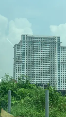 Trực thăng bay qua cầu Thăng Long lúc 11h trưa đẹp thật!! Giờ mới được nhìn trực tiếp 😍😍 #tructhang #A80 #quockhanh2thang9 #xuhuong 