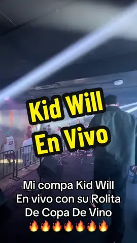 Una de las rolitas virales del momento con mi compa @kidwillofficial en vivo desde el Family Hall de Brooklyn NY #copadevino #kidwill #Cumbia #cumbiasonidera 