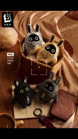 🎉✨ Fuzzy Bangboo Blind Box กำลังมาแล้ว! ✨🎉 แฟน ๆ Zenless Zone Zero ห้ามพลาด 💖🧸 📦 มีทั้งหมด 6 แบบ ลุ้นได้โอกาส 1/6 ทุกกล่อง ครบเซ็ต = ได้ทั้ง 6 แบบ ไม่มีซ้ำแน่นอน! 🔥 ทุกกล่องปิดสนิท เปิดเองเท่านั้นถึงรู้ว่าคุณจะได้ตัวไหน 😍 💬 คอมเมนต์บอกกันหน่อยสิ! อยากได้ Bangboo ตัวไหนมากที่สุด? 🙌 📌 อย่าลืมเข้ากลุ่ม **OpenChat** ของเราไว้ด้วยนะ (วิธีเข้าดูได้ในคอมเมนต์) พร้อมระบบพรีออเดอร์ใหม่ ที่กำลังจะเปิดให้แฟน ๆ ได้บอกสิ่งที่อยากได้โดยตรง! 🚀 #VibeMax #ZenlessZoneZero #Bangboo