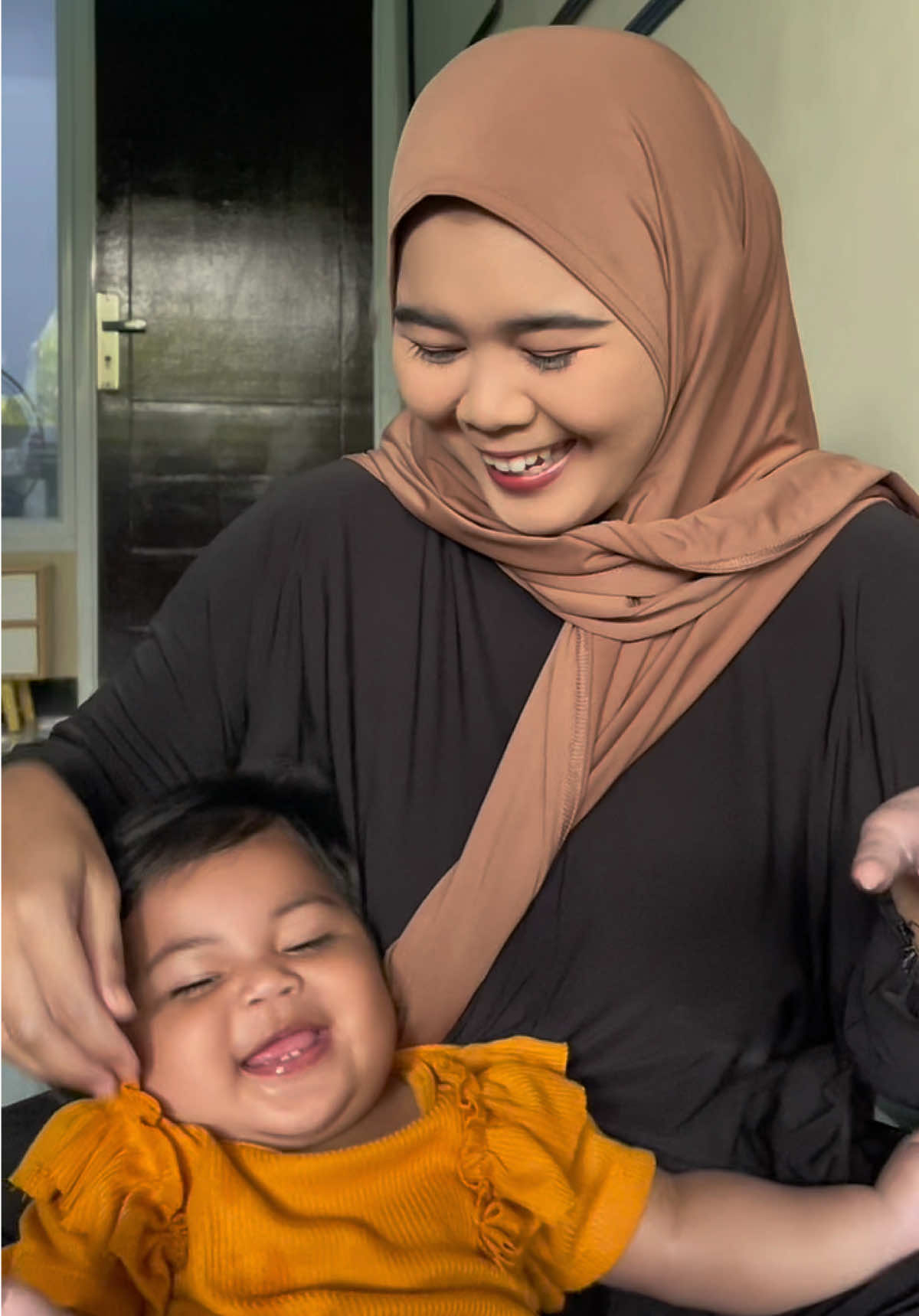 Harus kasih yg terbaik buat palinakyuuuhhhh. Gemas bgt rasanya