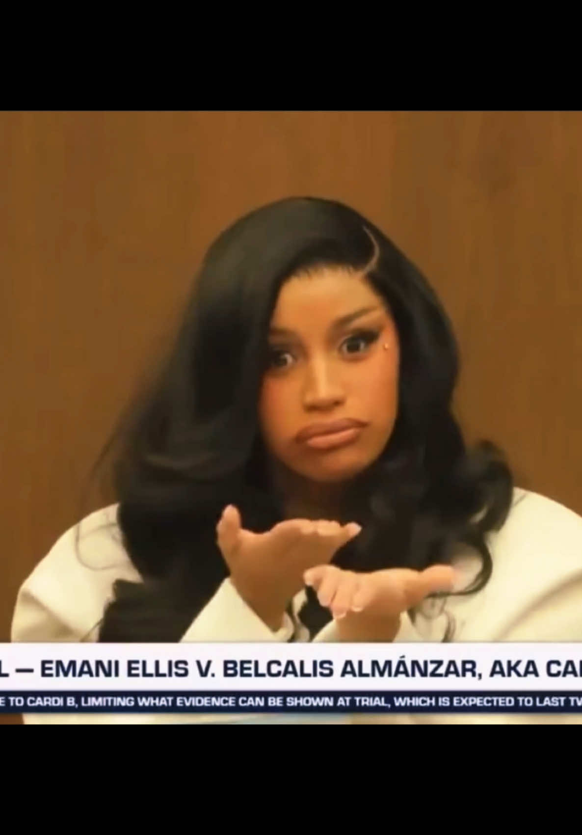 Cardi B in court core 🤣🤣🤣 #cardib #cardi #court #bardigang #funnymoments #empressofrap #amithedrama 