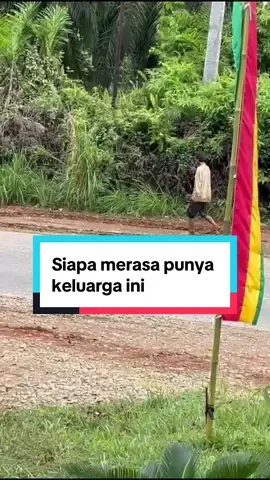 INFO MASSEH  Terlihat seorang warga/keluarga dengan tangan & kaki terikat rantai berjalan melintas. 📍 Lokasi: Jalan Raya Koto Tinggi KM 12, Rambah Samo Bagi yang merasa kehilangan anggota keluarga harap segera cek & tindaklanjuti. #InfoRohul #RambahSamo #KotoTinggi