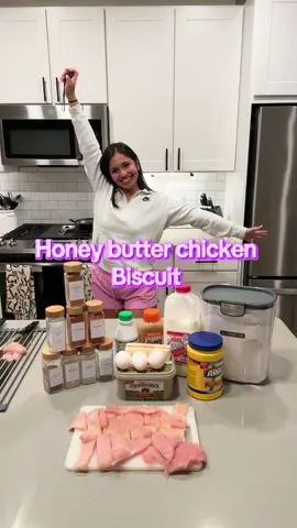 Homemade Honey butter chicken biscuit 🤤🍗 🤗 Whataburger WHO?🧐🧏🏽‍♀️ #repost #save #homemade #viral #yum 