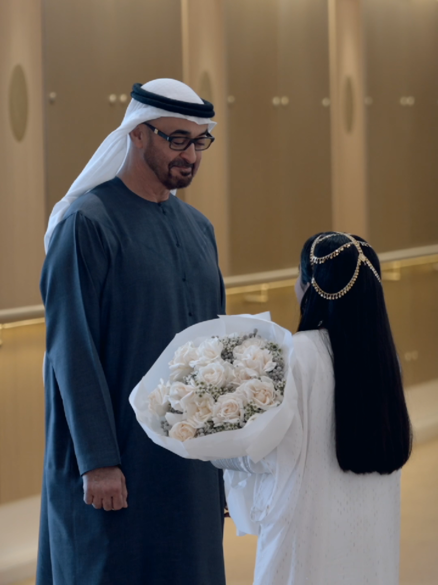 محمد بن زايد: في يوم المرأة الإماراتية نحتفي بإنجازات المرأة في الإمارات وما قدمته وتقدمه من إسهامات بارزة في مسيرة الوطن، ونعبر عن تقديرنا لدورها المحوري في التنمية والتربية وتكوين الأسرة الصالحة، ونثق في أن عطاءها وتفانيها وإخلاصها يمثل مصدر قوة وإلهام لمسيرتنا نحو المستقبل في إطار رؤية 