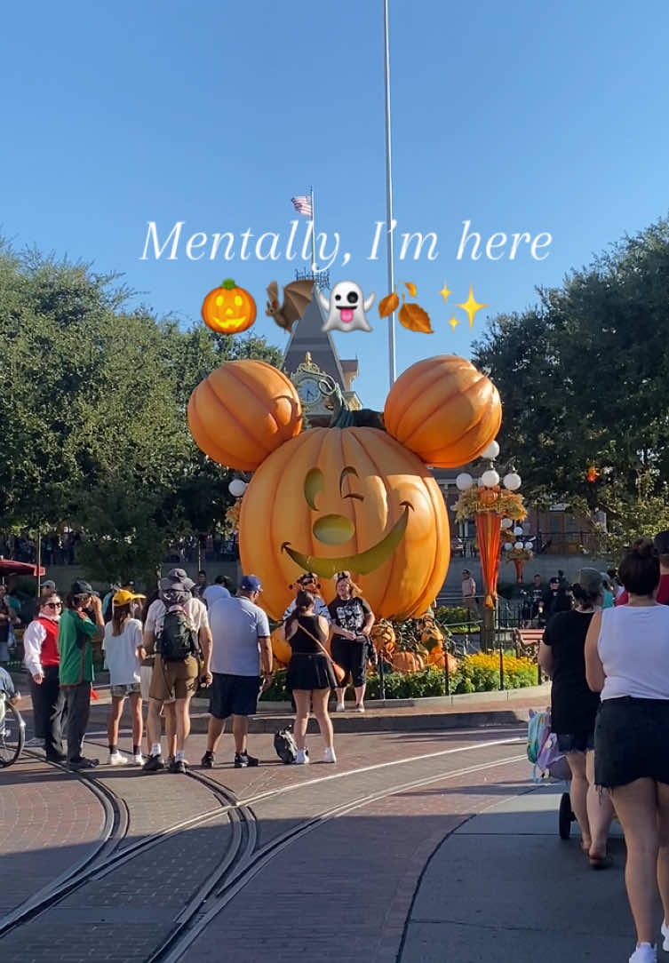 Can’t wait to go back with both my little pumpkins 🎃  #Disneyland #DisneyHalloween 