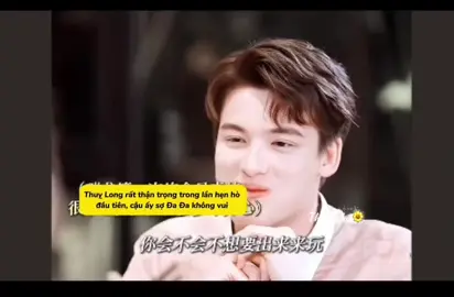“Cô gái được cậu ấy nâng niu trong lòng bàn tay, cuối cùng lại bị tổn thương bởi một người khác 💔” Có lẽ rất nhiều năm sau, t vẫn nhớ có một Thuỵ Long thích Kha Ái Lâm nhiều đến thế, cậu ấy im lặng quan sát cô ấy, nấu ăn cho cô ấy, mang chocolate mà cô ấy thích về, có mặt ở cạnh lúc cô ấy không vui. Nhớ hết mọi lời cô ấy nói, vì một câu nói của cô ấy mà mỉm cười rạng rỡ, sẽ dũng cảm đưa cô ấy lên chuyến tàu cô ấy thích, lo lắng rất nhiều vào lần đầu tiên hẹn hò cùng cô ấy. Luôn đặt cảm xúc của cô ấy lên trên cảm xúc của bản thân, lặng lẽ cất giấu những điều không vui, trân trọng cô ấy, luôn sợ gây áp lực cho cô ấy. Thuỵ Long thích cô ấy nhiều như thế ,cuối cùng vẫn lẳn lặng chừa cho cô ấy một đường lui, một tình cảm chân thành như thế, sao có thể không cảm động T không biết họ có thành hay không? Không biết họ hiện tại là loại quan hệ gì, nhưng, Thuỵ Long chắc hẳn đã rất dũng cảm, và em cũng sẽ không hối tiếc vì bất cứ điều gì, em đã rất chân thành rồi #khaailam #柯爱林  #thuylong #瑞龙  #tinhieutraitimmua8 #dattingshow  #心动的信号8  #xuhuong 