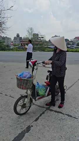 Cô cứ nói thế. 