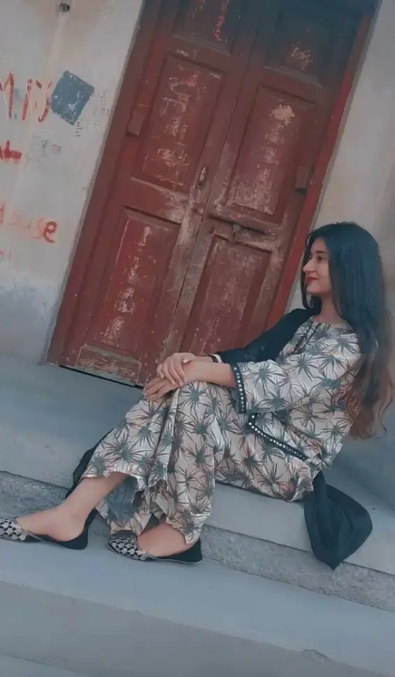 اي خدا تنهنجي هن دنيا ۾ هڪ ئي شخص پسند آيو انهي کان به محروم ٿي وياسين :!!!
