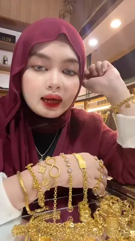 Gelang Coco Kremes lapis emas 24k ini aman dipakai sehari-hari. Pembelian dapat nota, langsung check out!