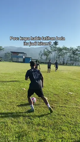 Hitam menyala e😎 #pov #sepakbola #football #latihan #fypシ゚ 
