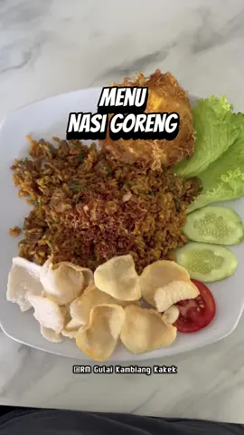 Makan Nasi Goreng di Rumah Makan Gulai Kambiang Kakek ditemani oleh pemandangan dan udara yg sejuk 🤤🤩😍 🕹️ Jl. Lintas Padang-Solok, Sumatra Barat  ⏰ 07.30-21.00 WIB #nasigoreng #kuliner #gulaikambiangkakek #solok #fyp 