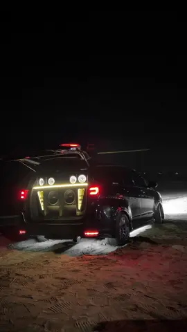 pov gali lubang di pantai